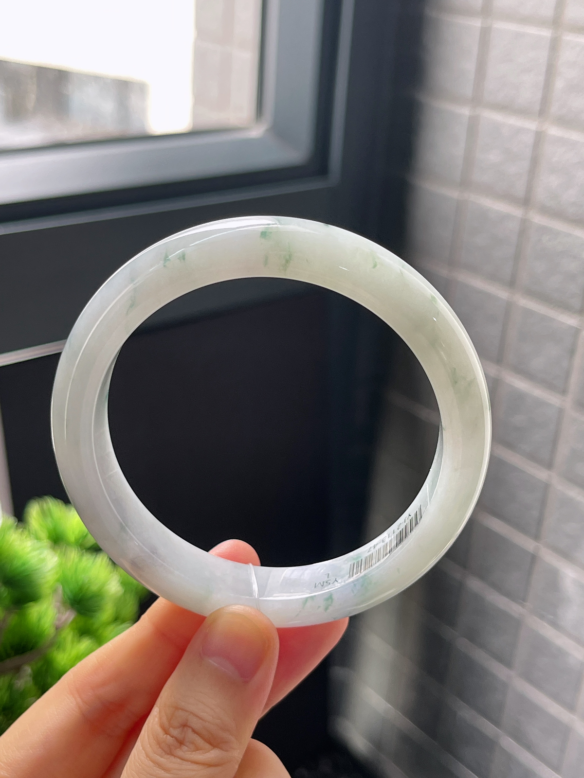 正圈59.2圈口，翡翠糯化种飘绿手镯