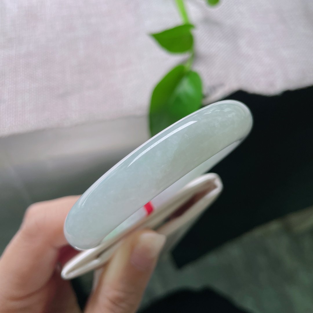 52.5/12.1/8.1，淡绿底正圈，素雅，清秀迷人，柔润细腻，干净，有纹，ss53816a