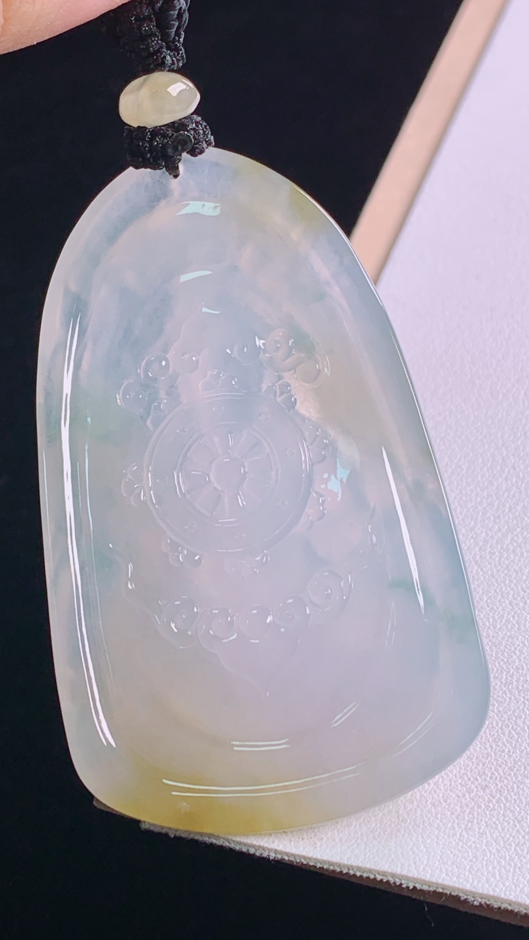 冰黄观音菩萨 天然黄翡，晶莹剔透，无裂 尺寸:65.5-40.8-10.7mm 29