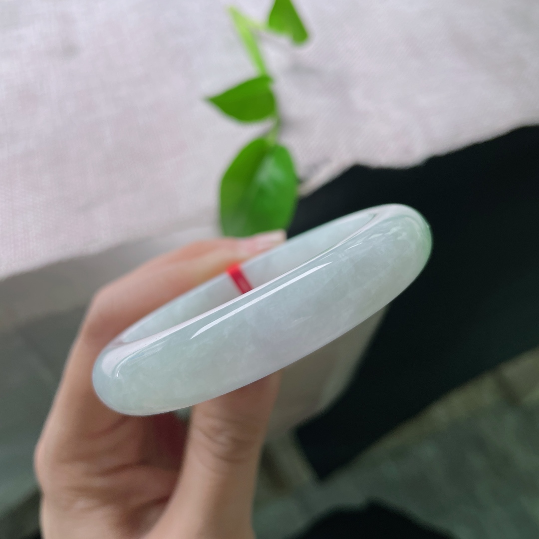 52.5/12.1/8.1，淡绿底正圈，素雅，清秀迷人，柔润细腻，干净，有纹，ss53816a