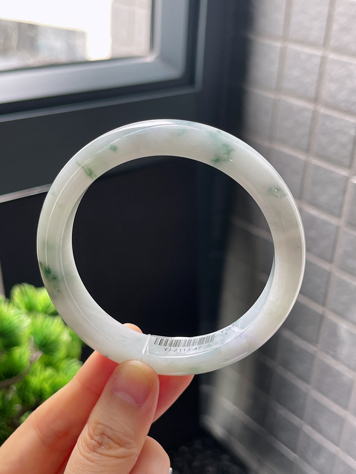正圈59.2圈口，翡翠糯化种飘绿手镯