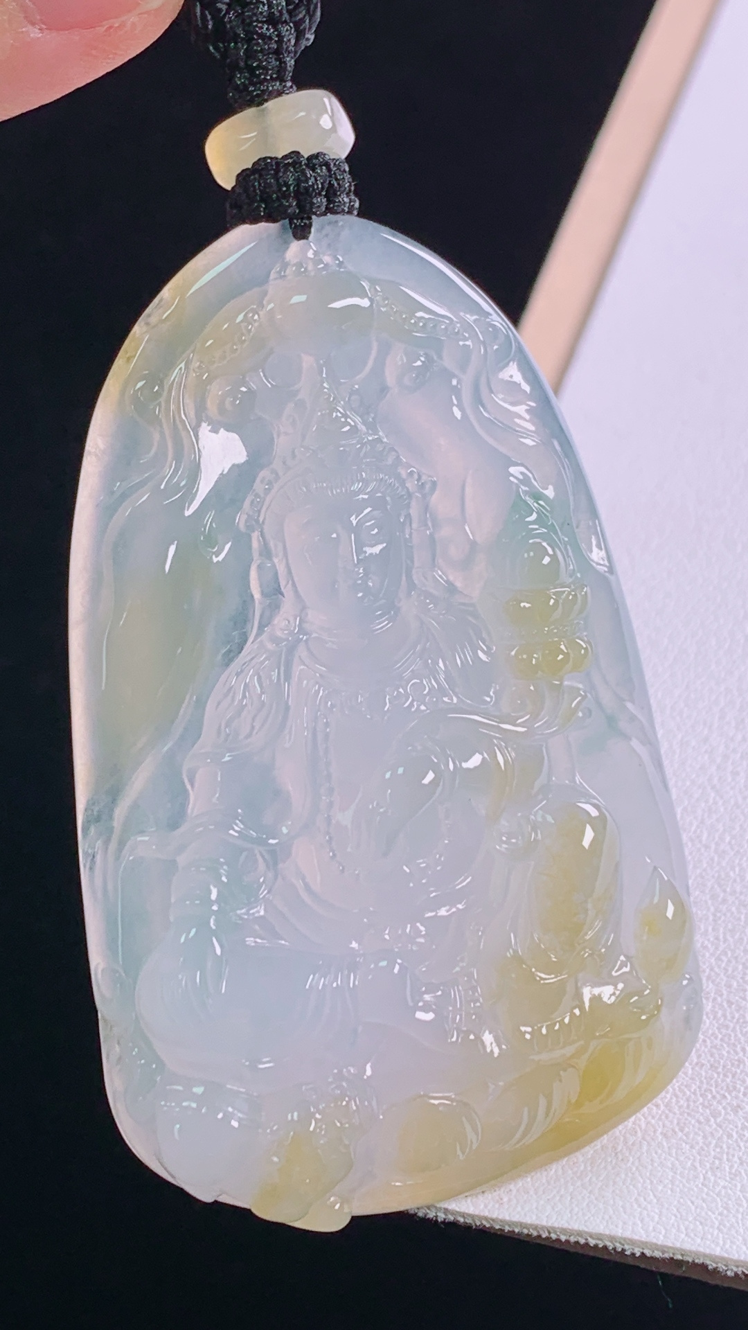 冰黄观音菩萨 天然黄翡，晶莹剔透，无裂 尺寸:65.5-40.8-10.7mm 29