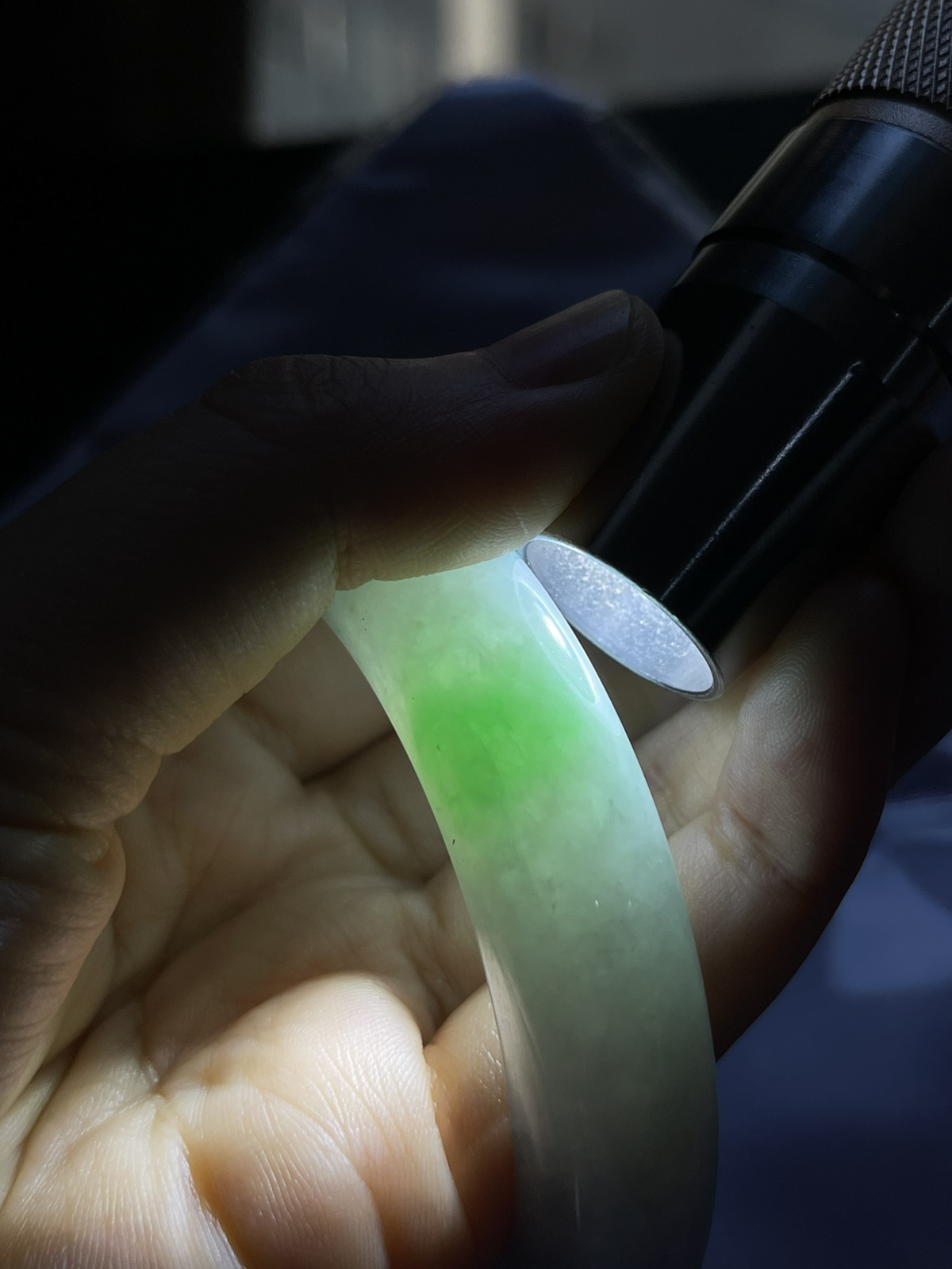 圈口59.6，糯化飘阳绿翡翠正圈手镯