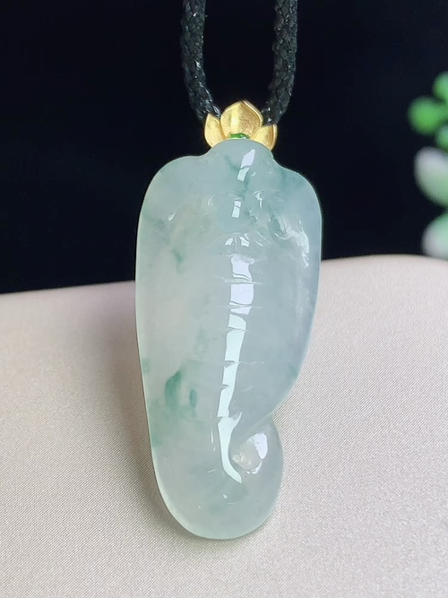 18k金镶冰飘花生肖蛇，无裂，尺寸27.7-13-6.9mm，L01lwh6