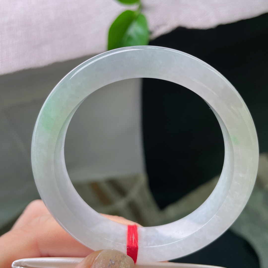 52.5/12.1/8.1，淡绿底正圈，素雅，清秀迷人，柔润细腻，干净，有纹，ss53816a