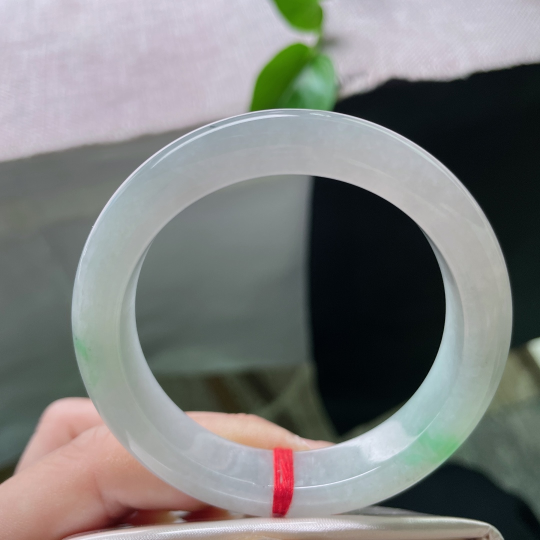 51.8/12.1/8.1，飘绿正圈，柔润透亮，种老，料子细腻，温柔雅致，有纹，ss53787a
