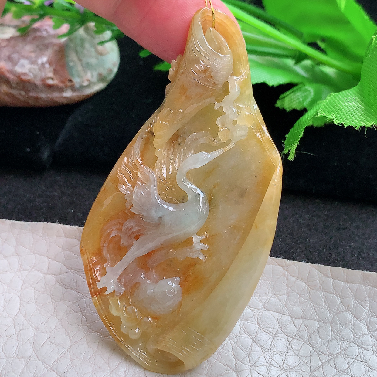 xj实拍66.3*34.2*8.5缅甸翡翠a货随形巧雕福寿有鱼 工作学业双丰收玉吊坠