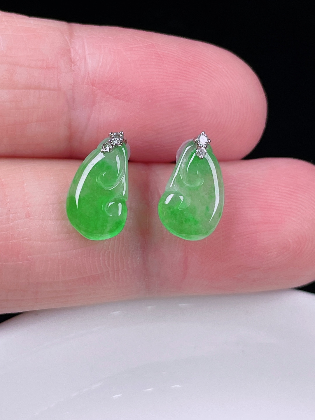 ️冰绿耳钉，老种起光，细底通透，尺寸：12.8/7.2/2.6mm0601
