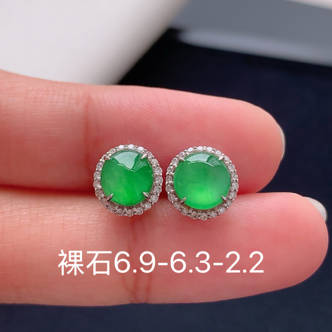 冰阳绿耳钉 色系温婉 饱满圆润，佩戴精致时尚 货号28530，6.9-6.3-2.2