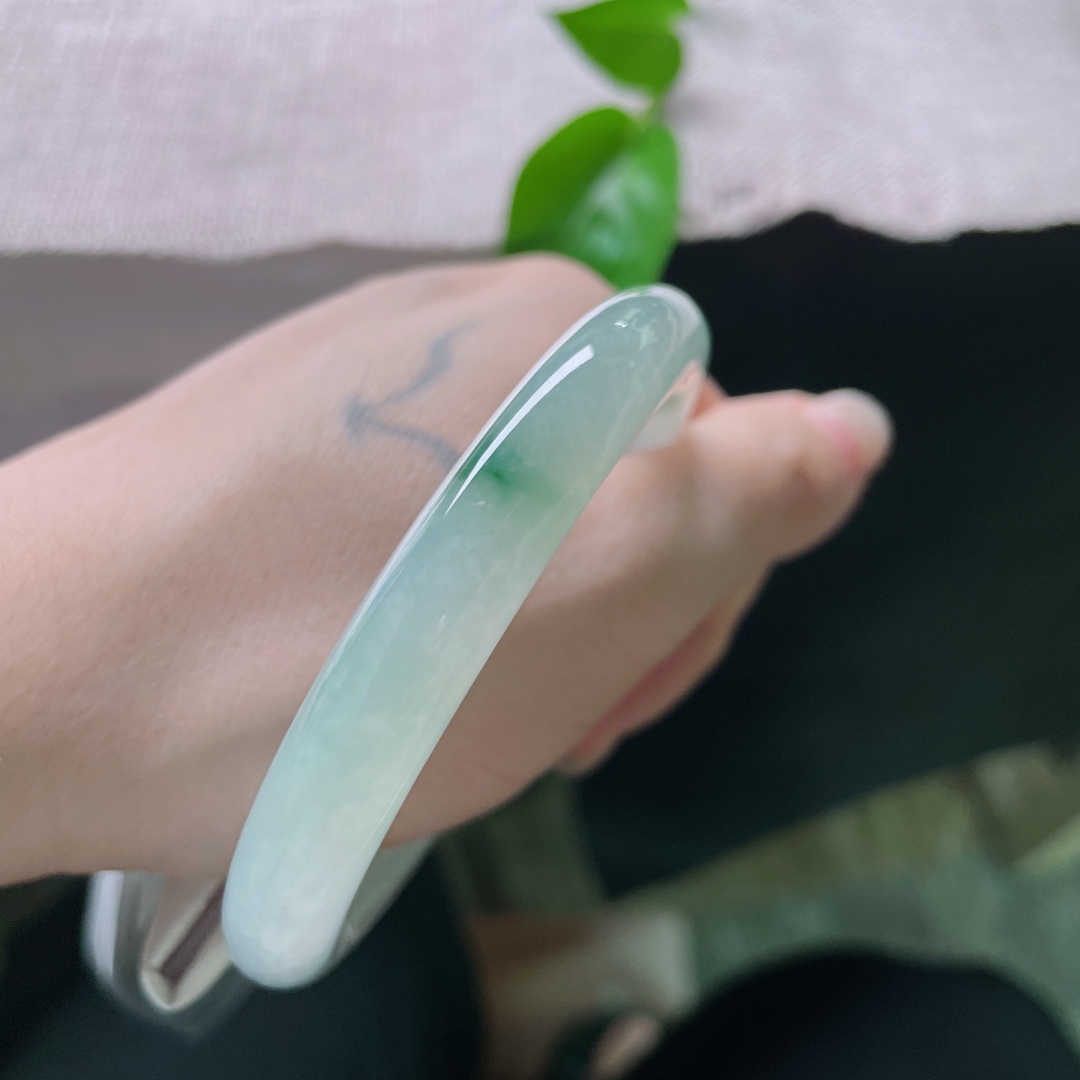 55/9.8，冰飘花圆条，细腻，圆条，贵气，耐看，甜美，雅致，无裂，ss53640a