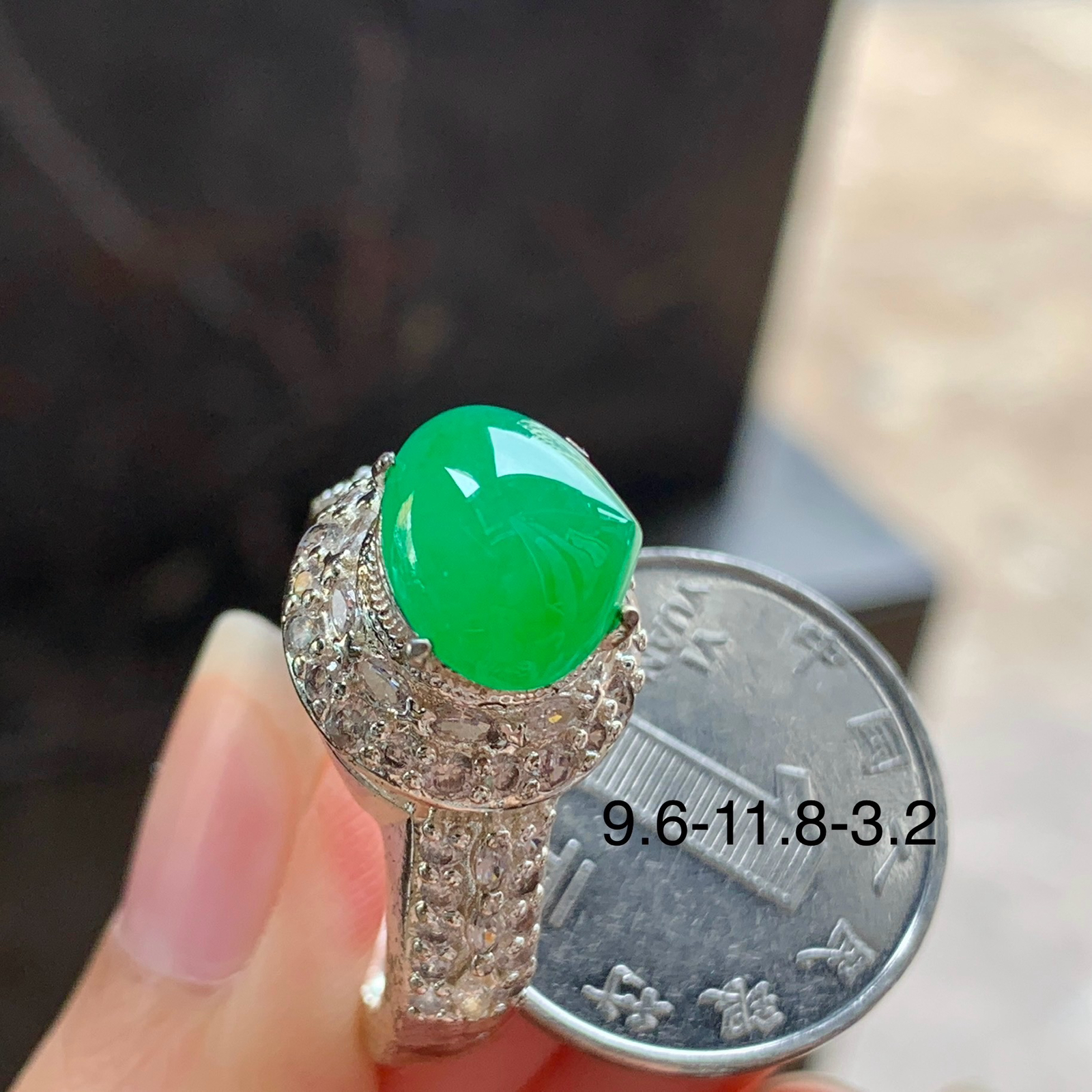 阳绿色戒面^_^铜托 色阳 细腻 尺寸9.6