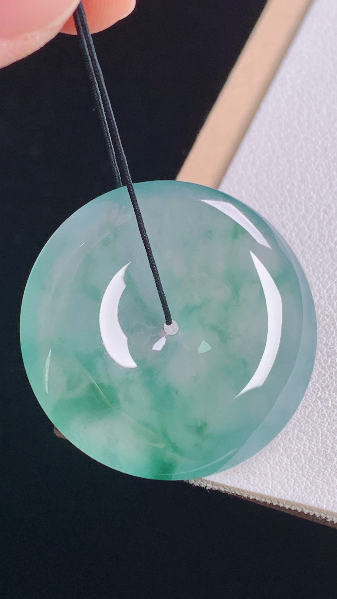 冰蓝飘花平安扣 花色灵动，水润清爽，无裂 尺寸:31.6-6.3mm 28