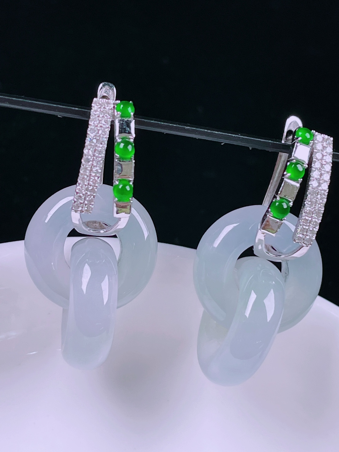冰种耳坠，老种起光，细底通透，尺寸：31/15/5.3mm0601