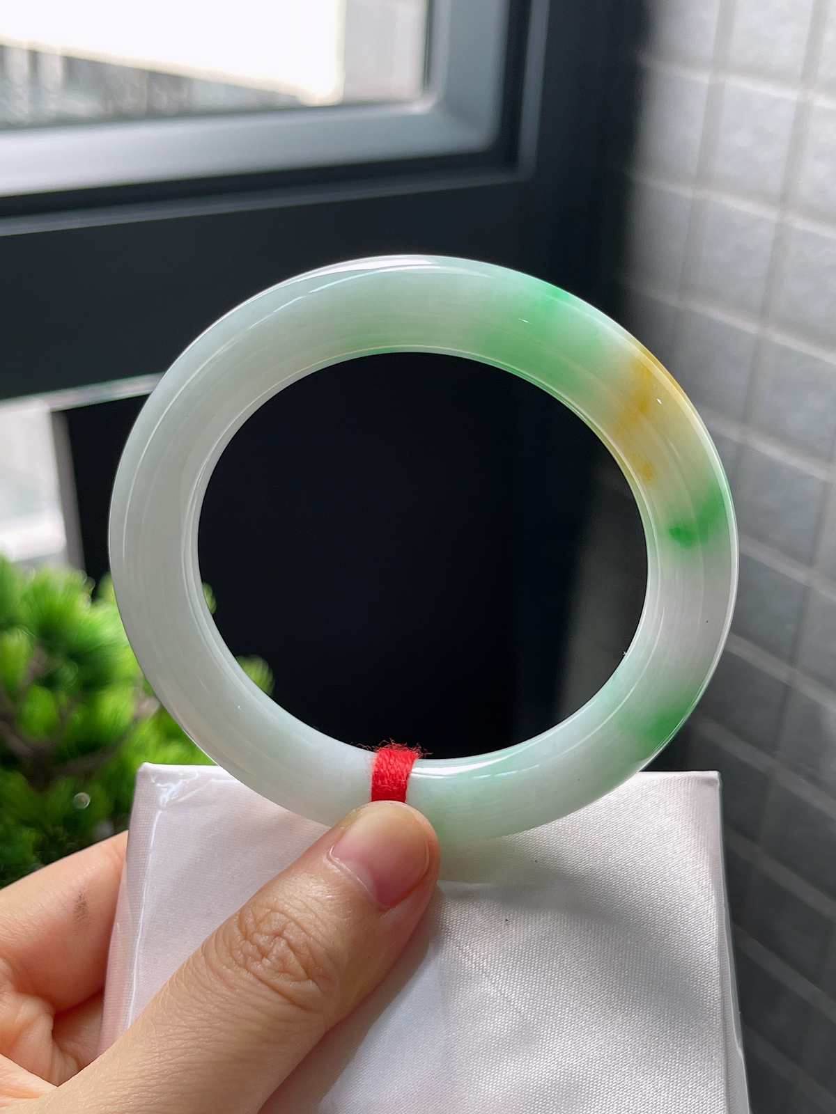 圈口54.8，糯化黄加绿翡翠圆条手镯 特色量少难得款