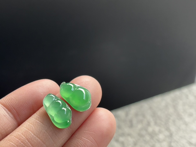 绿福豆一对 尺寸13×7.2×4/12.7×8.7×3.4