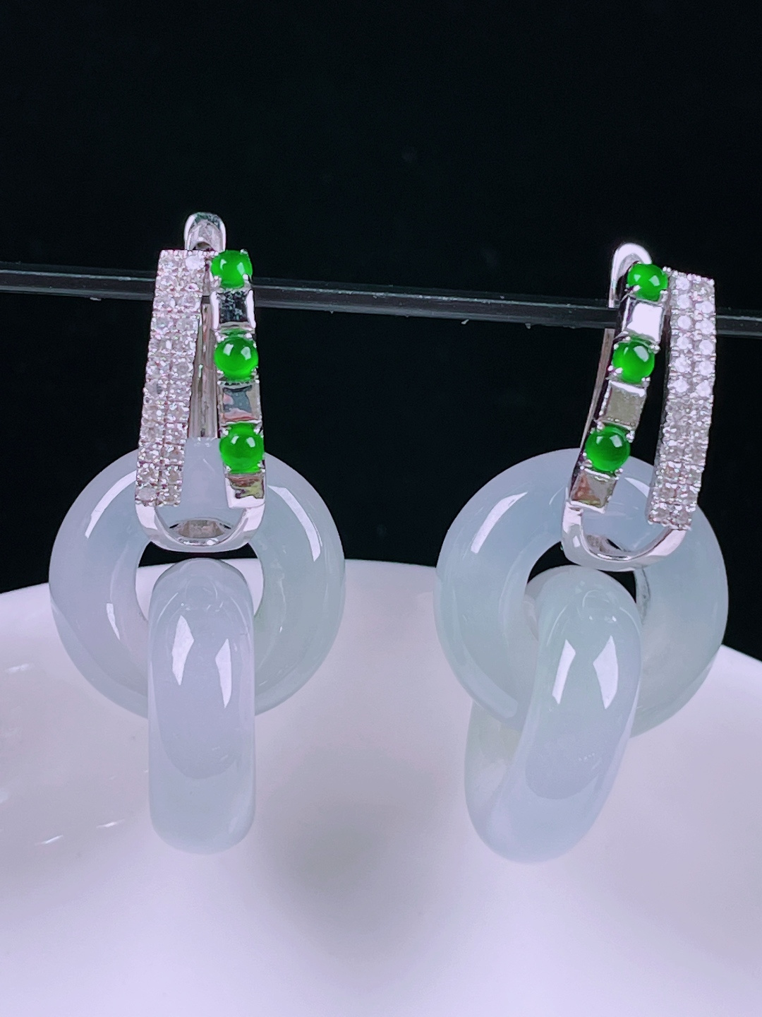 冰种耳坠，老种起光，细底通透，尺寸：31/15/5.3mm0601