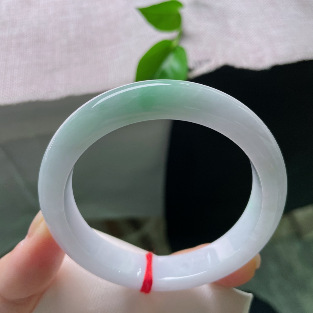 57.7/12.3/8.4，淡紫淡绿正圈，底子柔润细腻，干净清爽，淡雅倾心，有纹，ss53841a