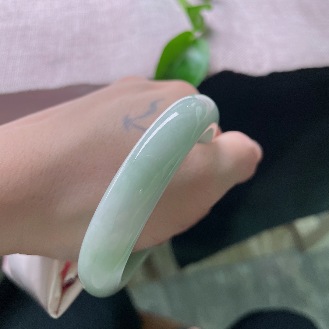 54/11.6/7.5，浅绿底正圈，肉质细腻干净，水头好，素雅不张扬，清新，皮纹，ss47947a