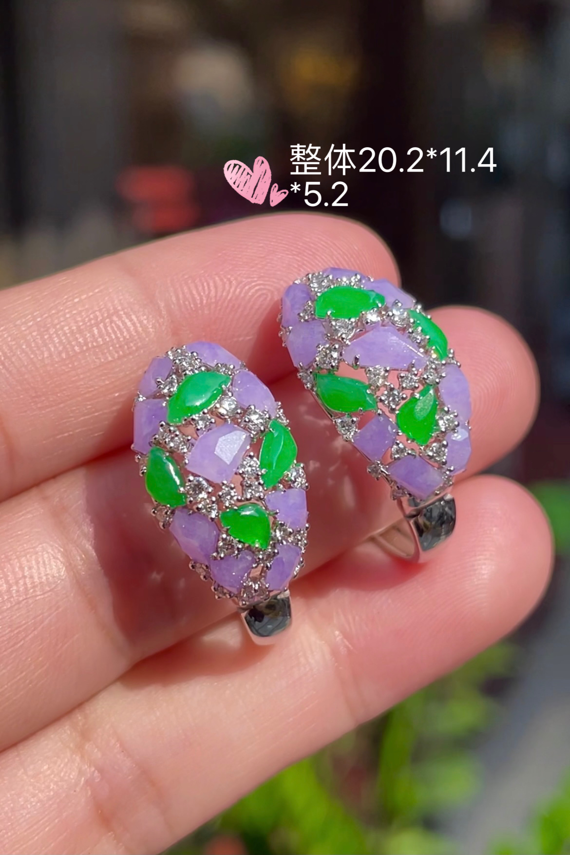 大件饱满， 通透水润，玉质细腻，翠色鲜艳，18k金奢华钻石镶嵌️，20.2-11.4-5.2