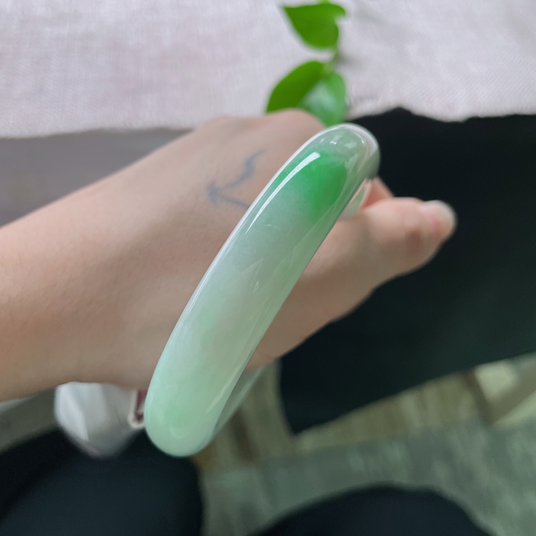 58.7/13.1/9.5，飘绿正圈，水润，细腻，优雅，有纹，雍容华贵，ss51406a