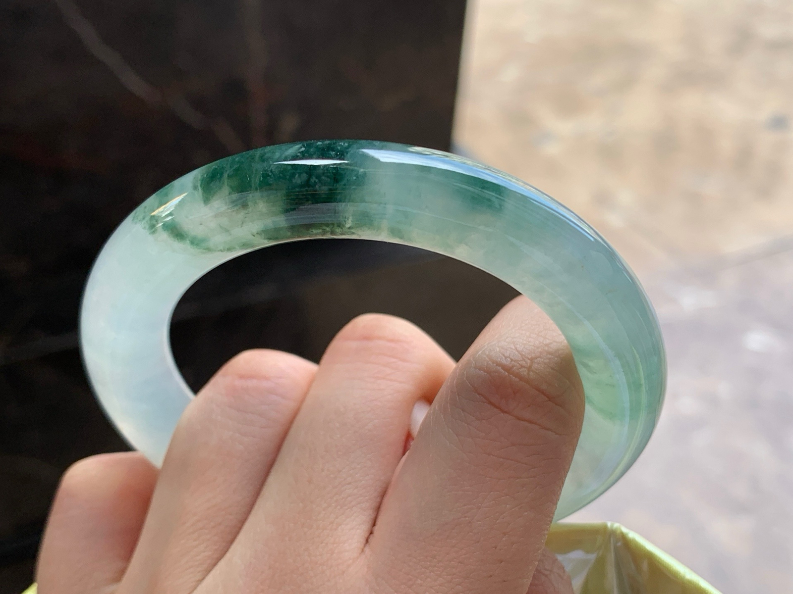 55-11.3
飘花圆条手镯^_^飘花浓郁
