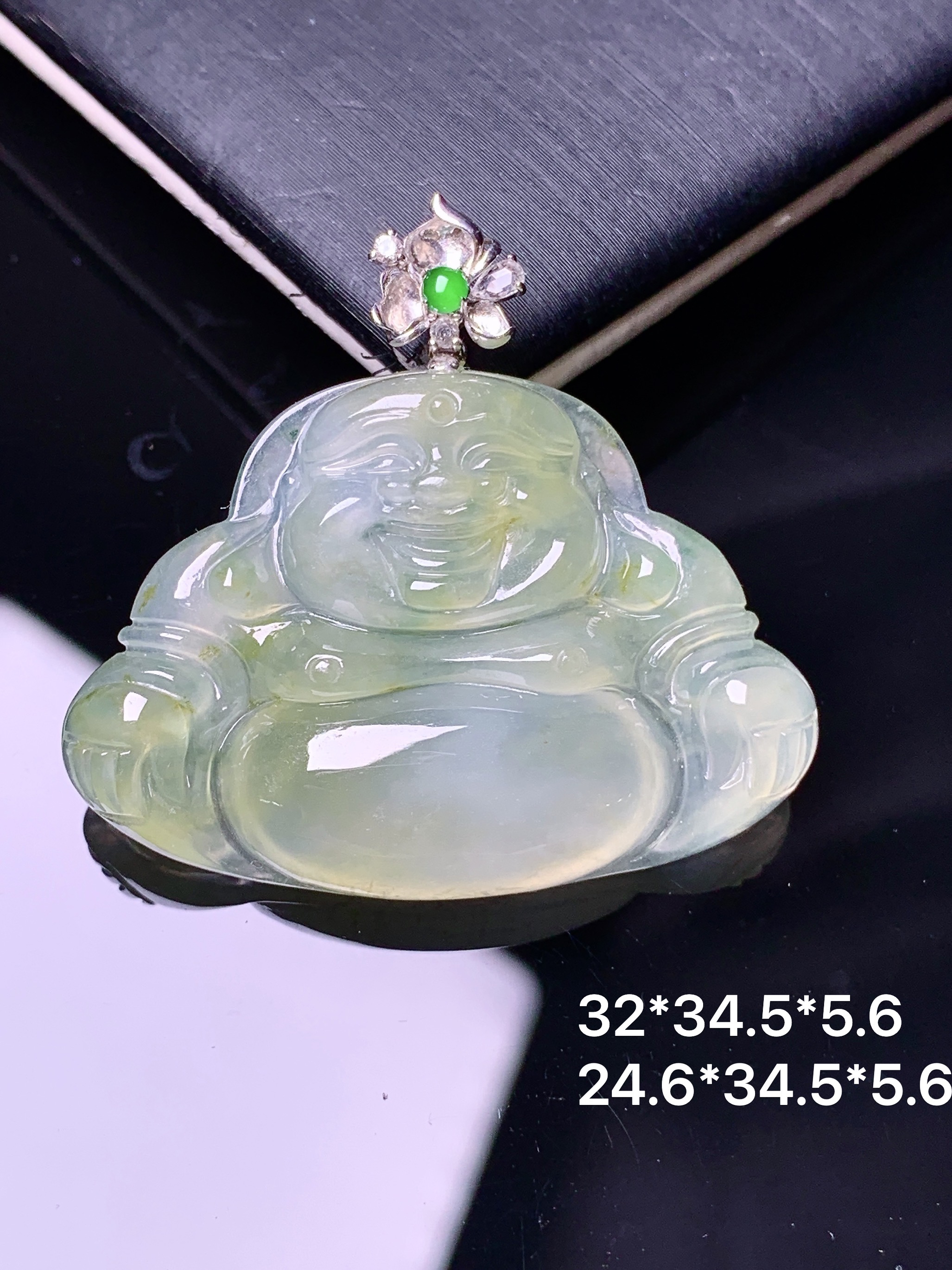 18k金镶嵌冰飘绿佛公吊坠 玉质细腻 色泽艳丽清新 整体尺寸32*34.5*5.6 c1