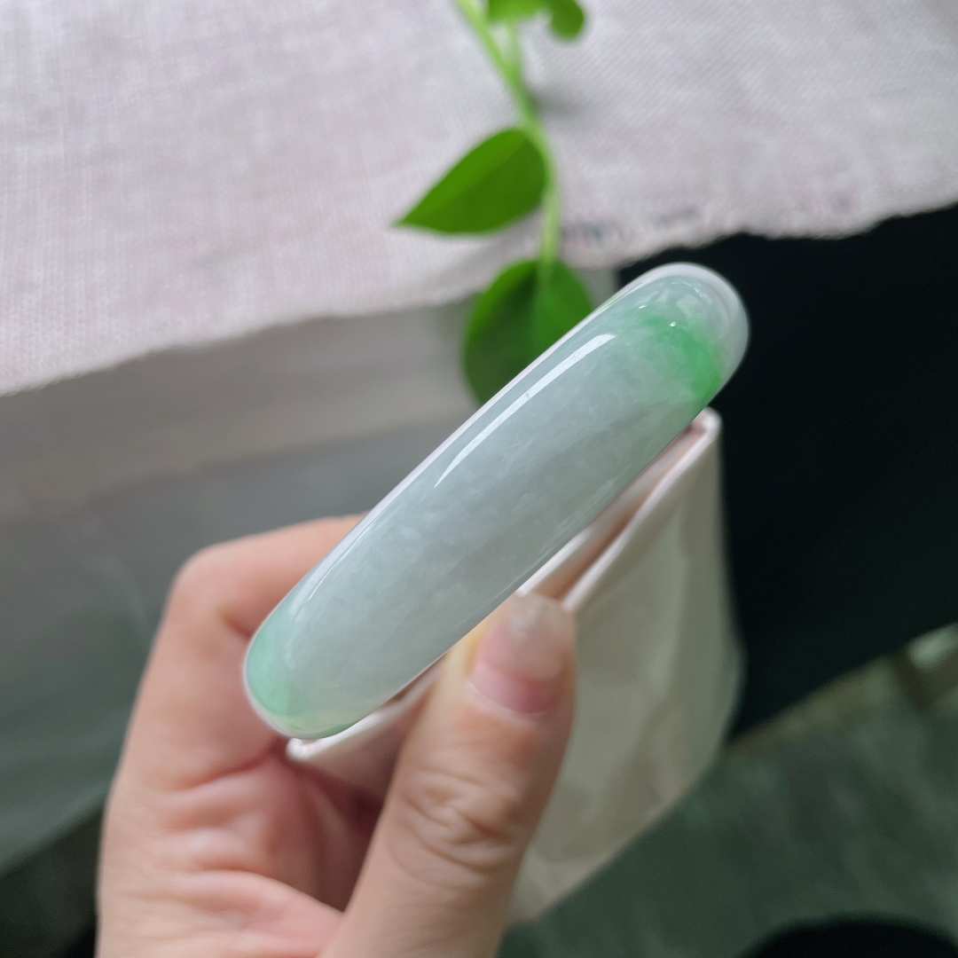 52.6/13.8/8，白底青正圈，宽边大气，水润，清丽脱俗，显贵气，有纹，ss53812a