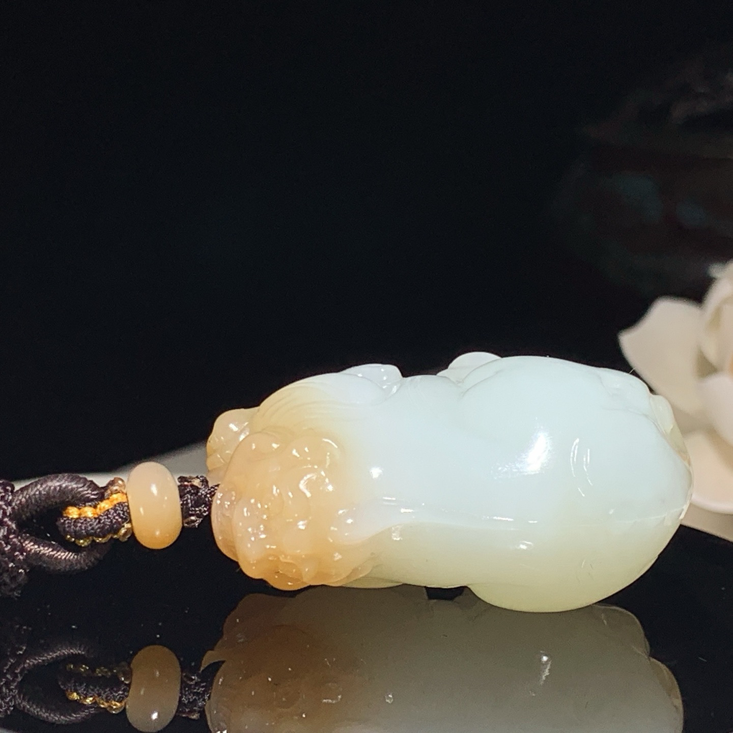 新疆且末糖招财貔貅挂件 尺寸40/20/21重31克。玉质细腻油润。手推出油。佩戴高端典雅。lt260601