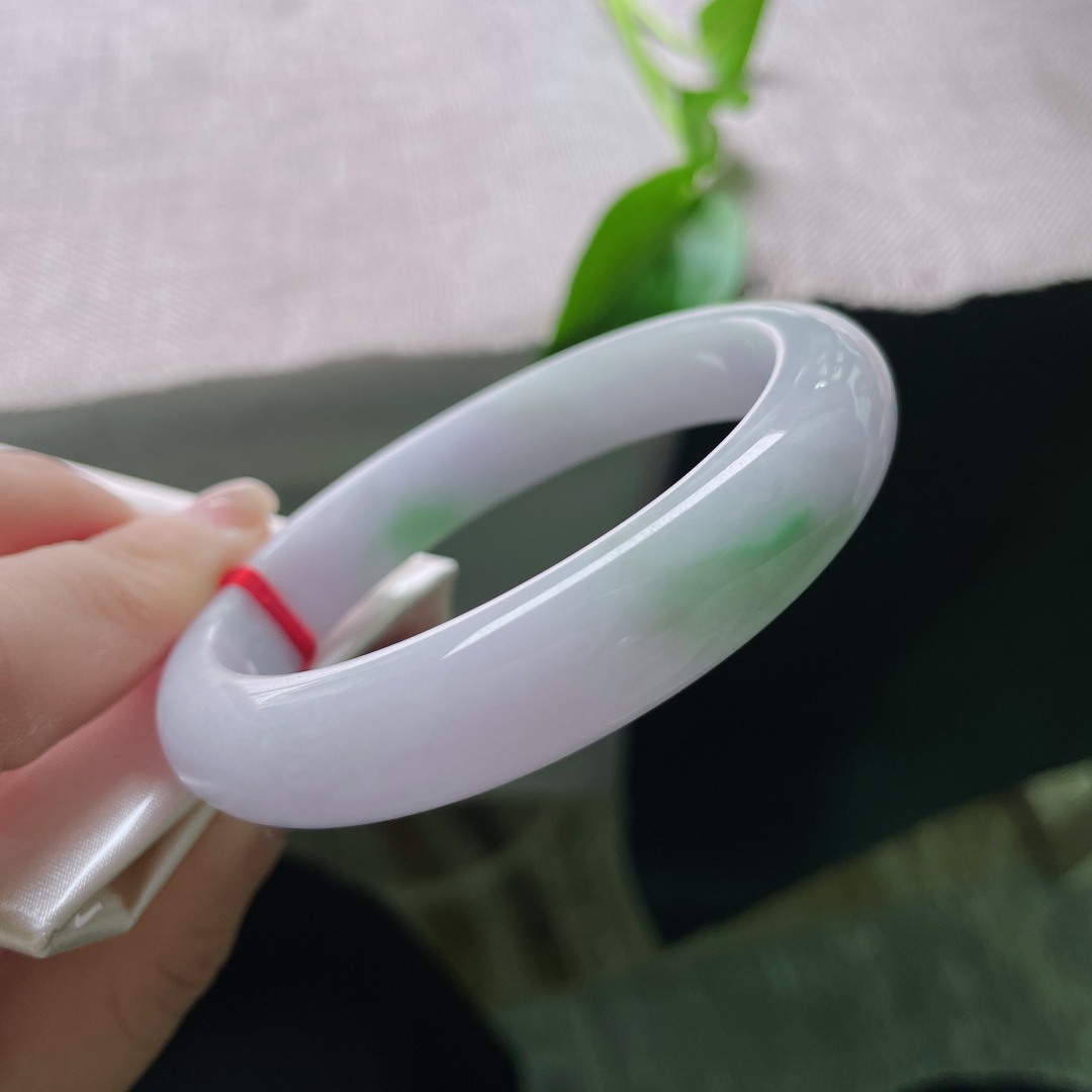 58.8/12.5/8.2，飘绿正圈，紫底作陪，优雅又有韵味，水头好，细润，有纹，ss53861a