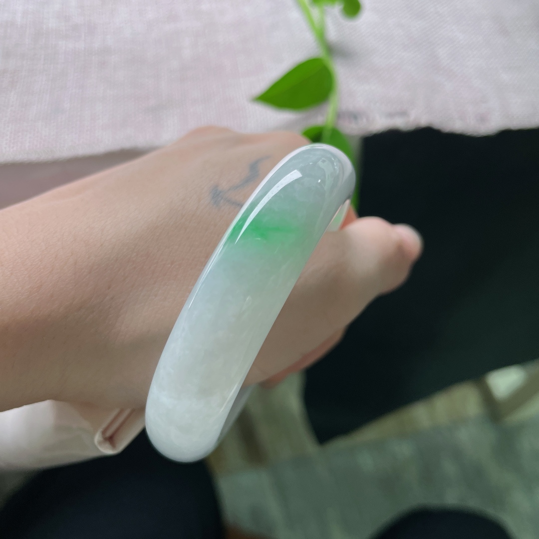 52.6/13.8/8，白底青正圈，宽边大气，水润，清丽脱俗，显贵气，有纹，ss53812a