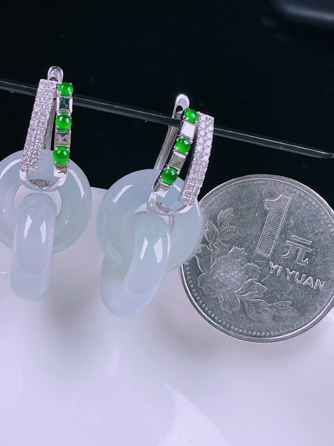 冰种耳坠，老种起光，细底通透，尺寸：31/15/5.3mm0601