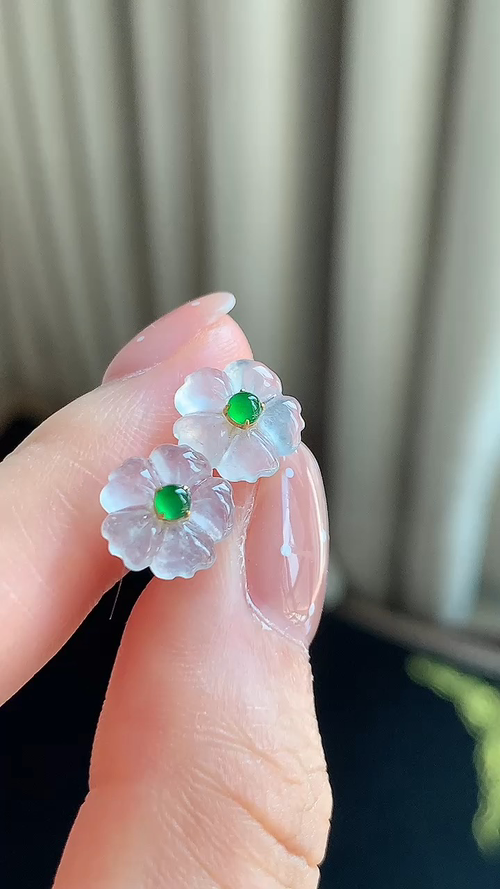 ️天然翡翠，冰透花朵，18k金耳钉 尺寸9.6-2.3 an61