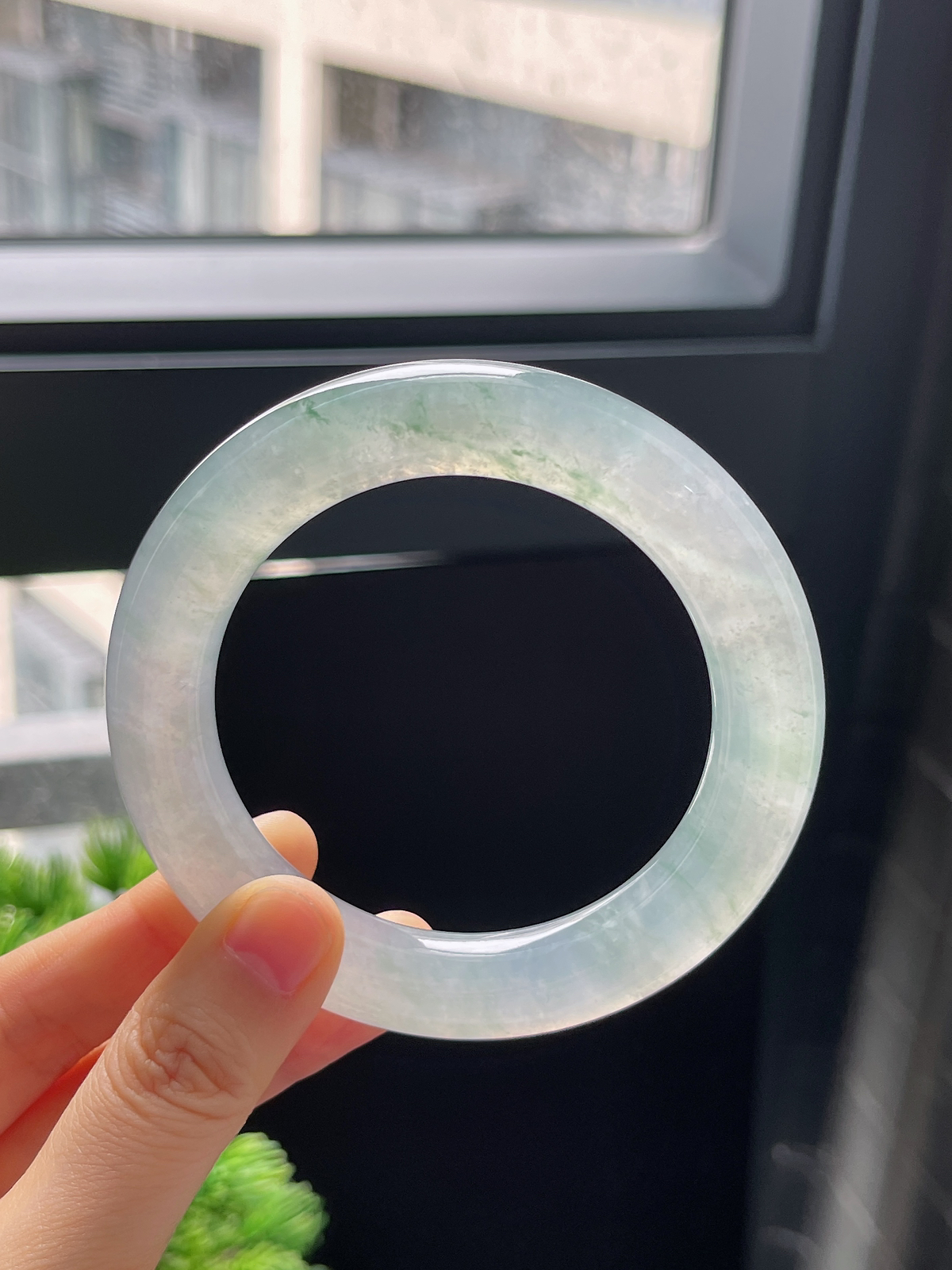 圈口57.6，冰飘花厚装圆条翡翠手镯