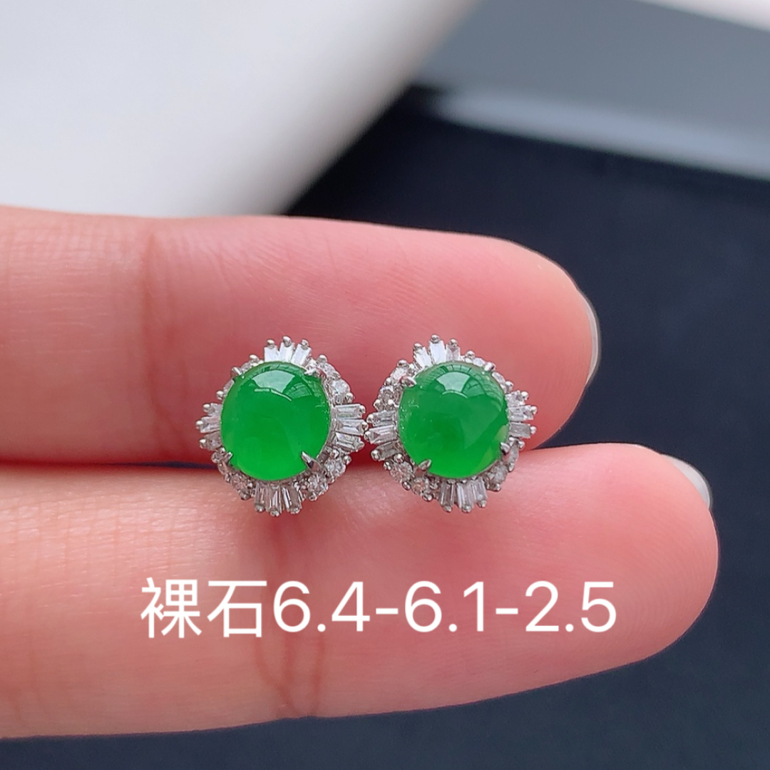 冰阳绿耳钉 色系温婉 饱满圆润，佩戴精致时尚 货号28530，6.4-6.1-2.5