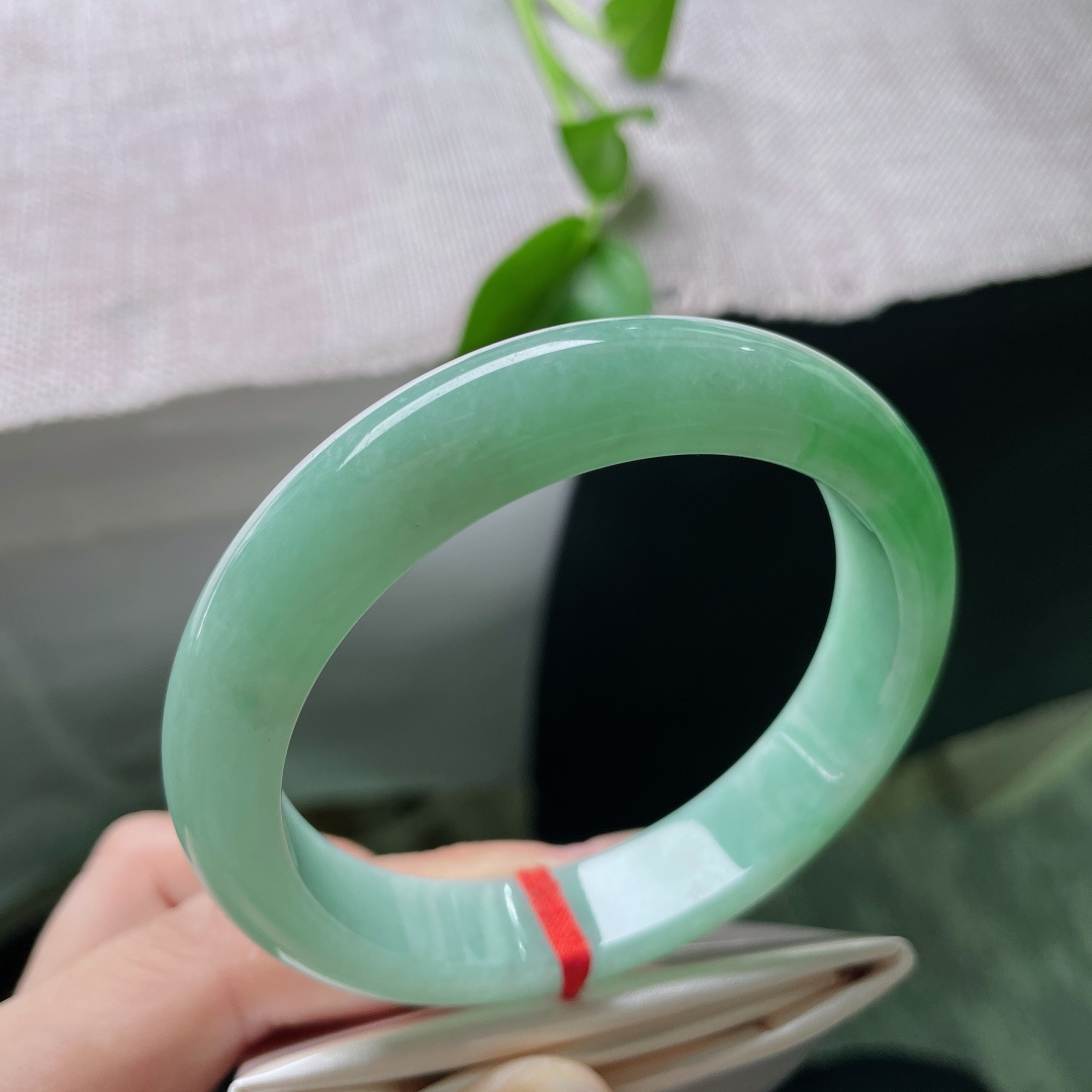 59.6/13/8.2，绿底正圈，水润，细腻，优雅，无裂，ss53764a