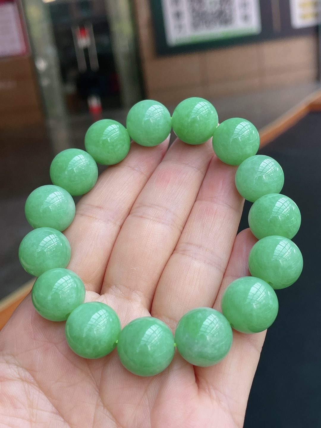 ️ 满绿手串 色泽浓郁，珠圆玉润 尺寸：13.1