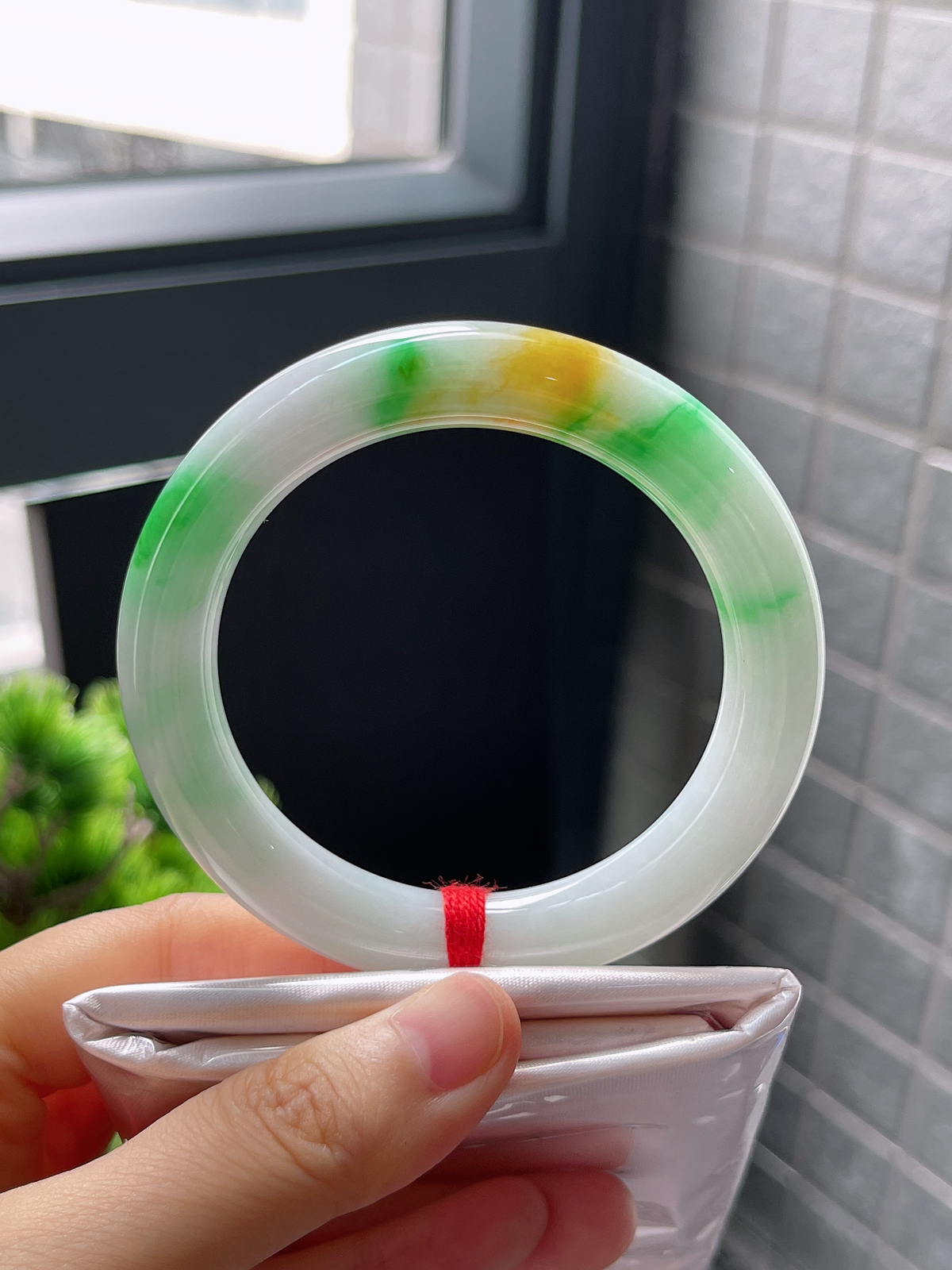 圈口54.8，糯化黄加绿翡翠圆条手镯 特色量少难得款