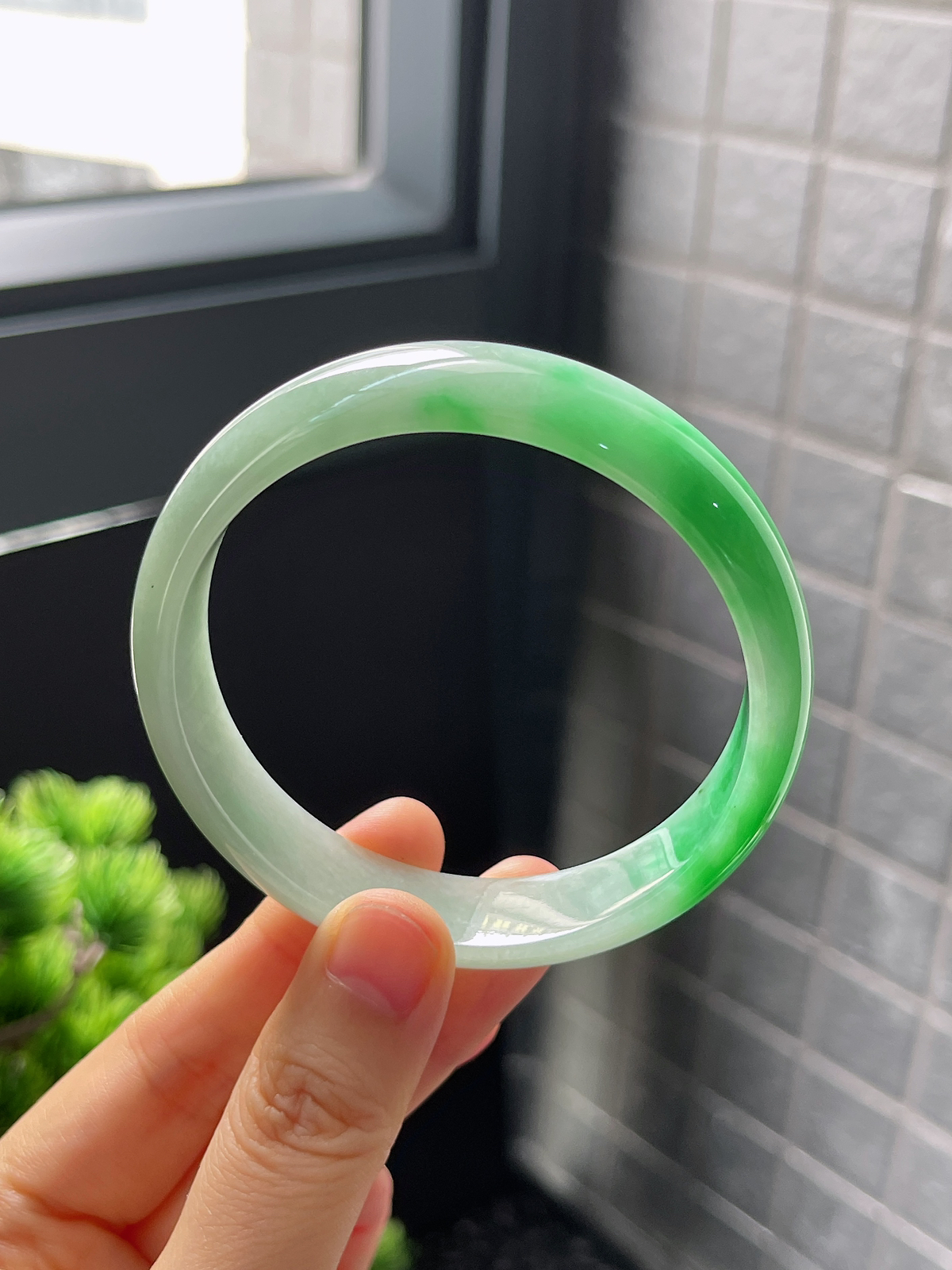 圈口58，糯化飘阳绿正圈翡翠手镯