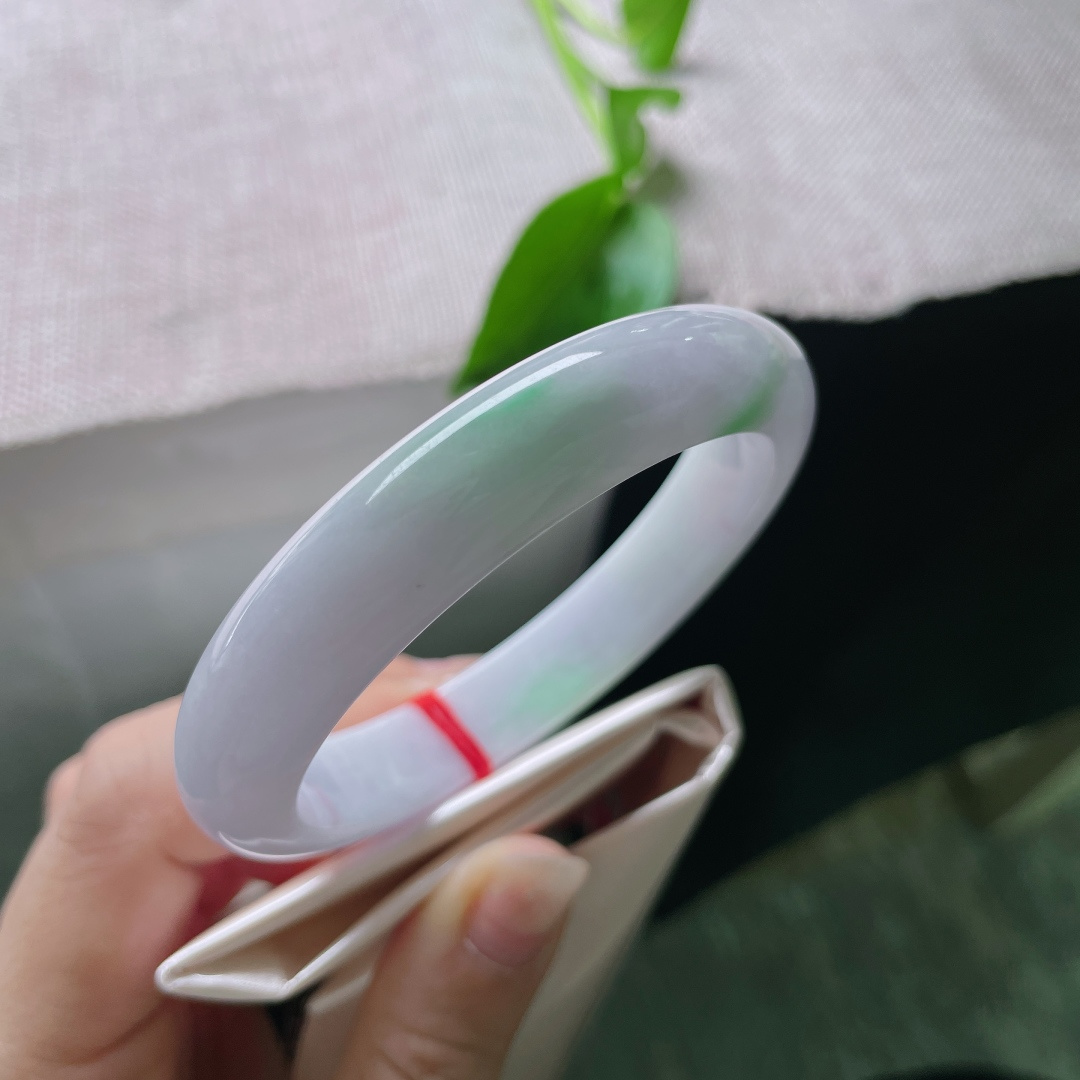 58.8/12.5/8.2，飘绿正圈，紫底作陪，优雅又有韵味，水头好，细润，有纹，ss53861a