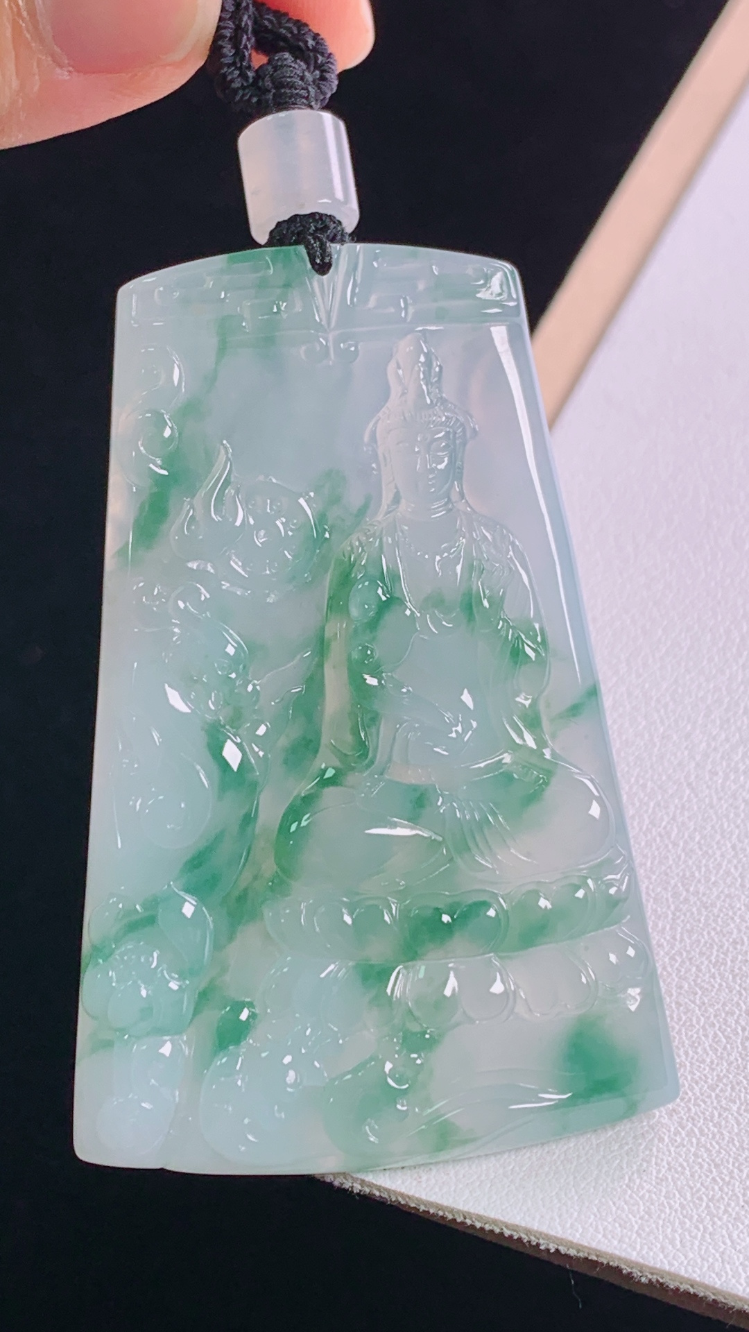 冰飘花观音花色灵动，清爽水润，无裂，尺寸:60.6-39.9-5.4mm 29