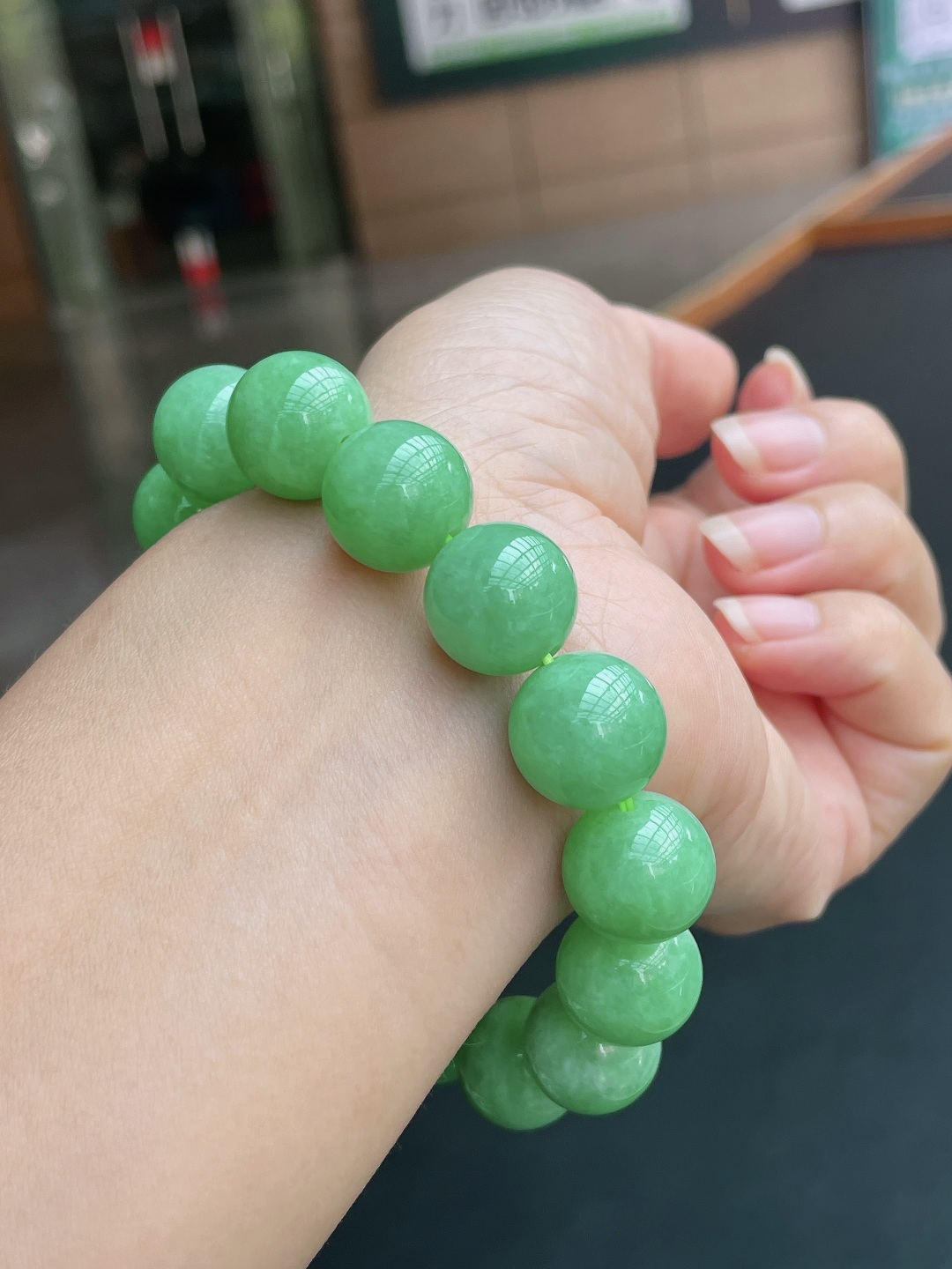 ️ 满绿手串 色泽浓郁，珠圆玉润 尺寸：13.1