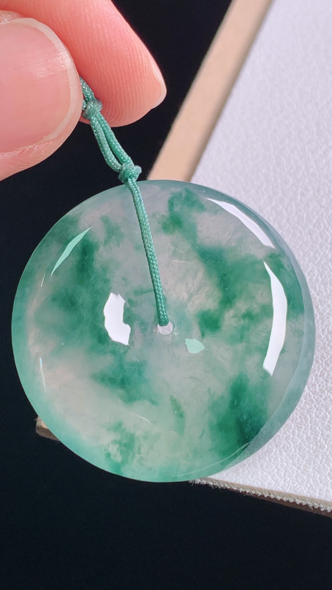 冰飘花平安扣 花色灵动，胶感十足，无裂 尺寸:31.0-5.8mm