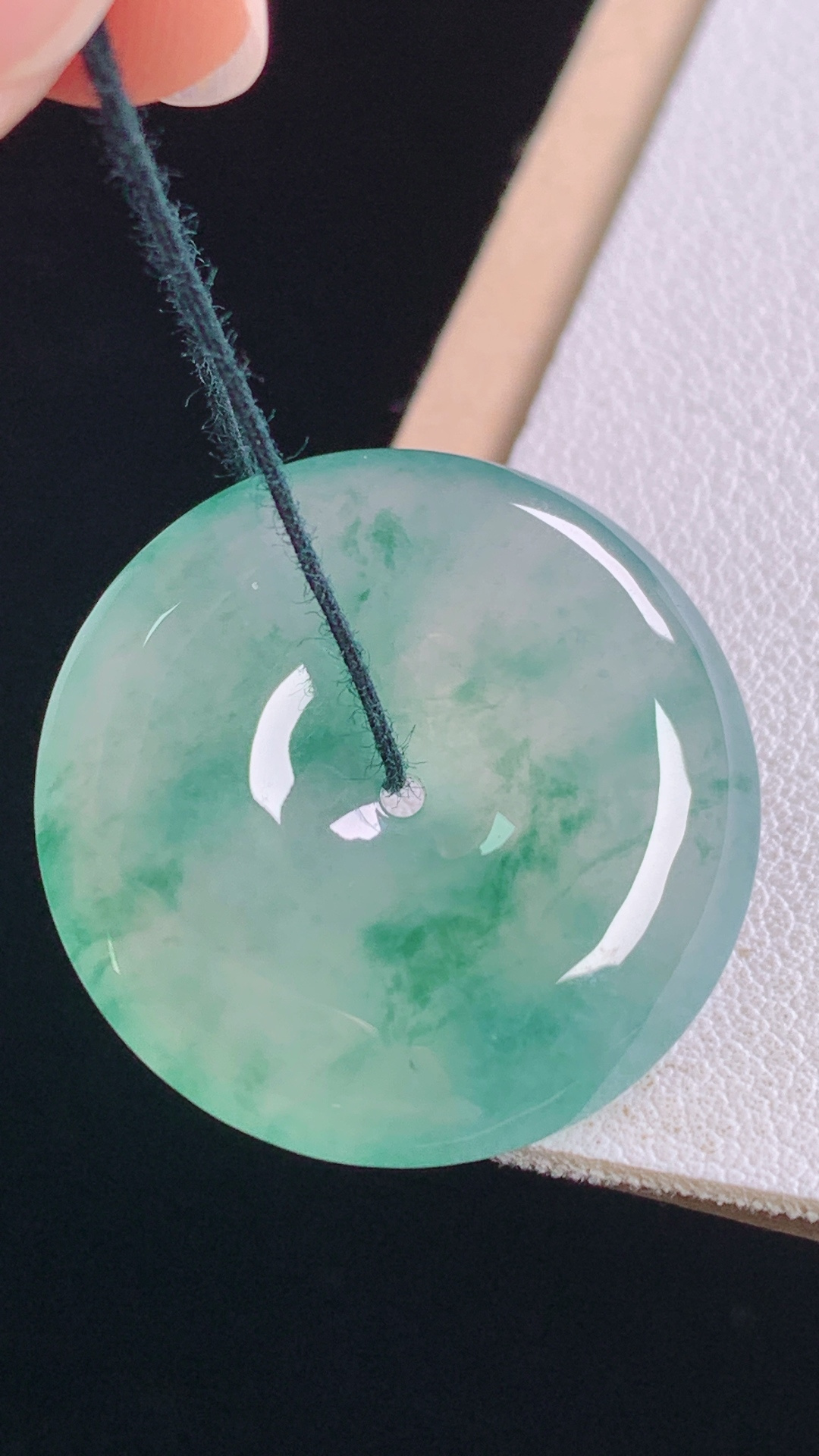 ️冰飘花平安扣 花色灵动，胶感十足，无裂 尺寸:26.1-5.4mm