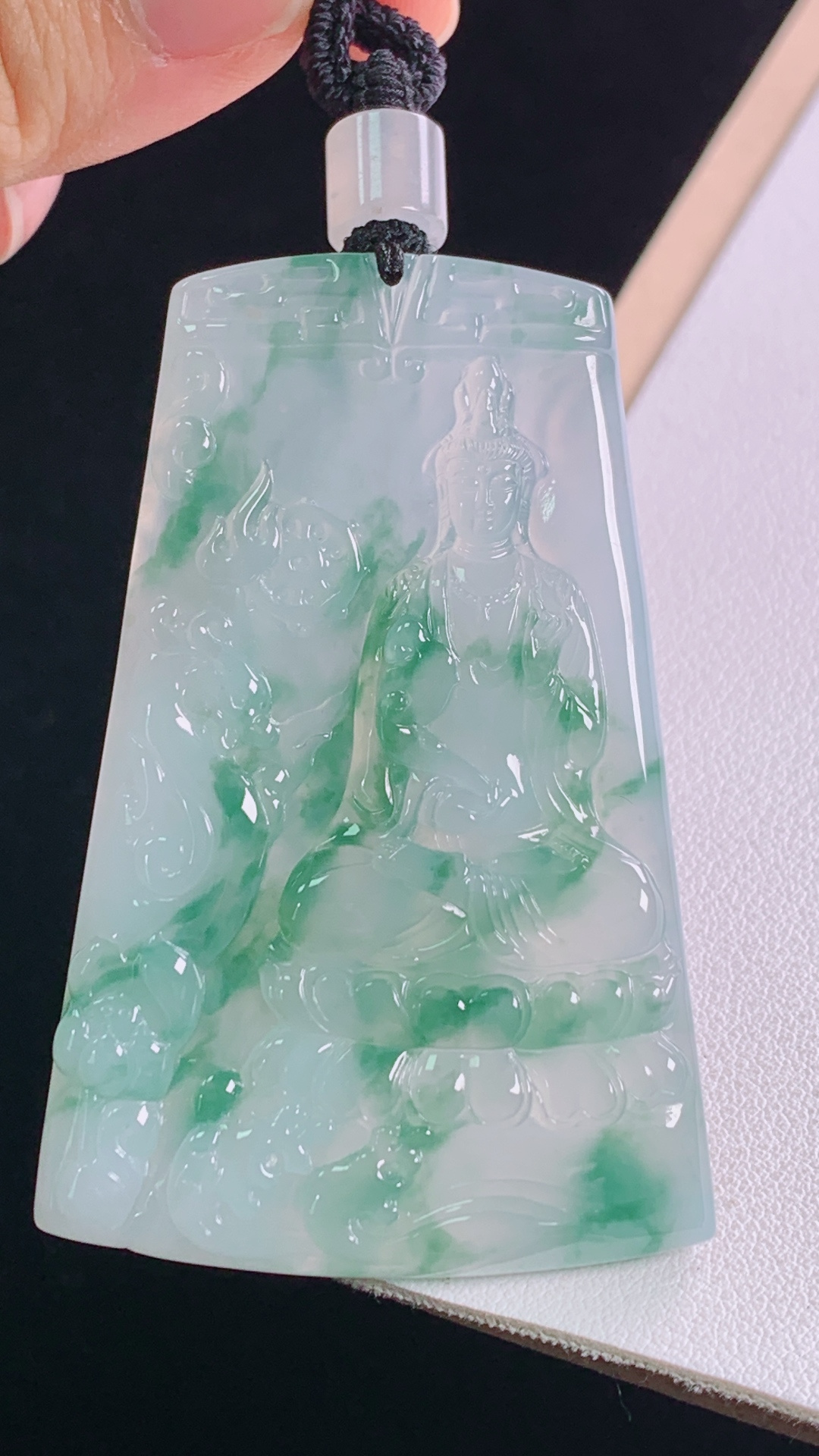 冰飘花观音花色灵动，清爽水润，无裂，尺寸:60.6-39.9-5.4mm 29
