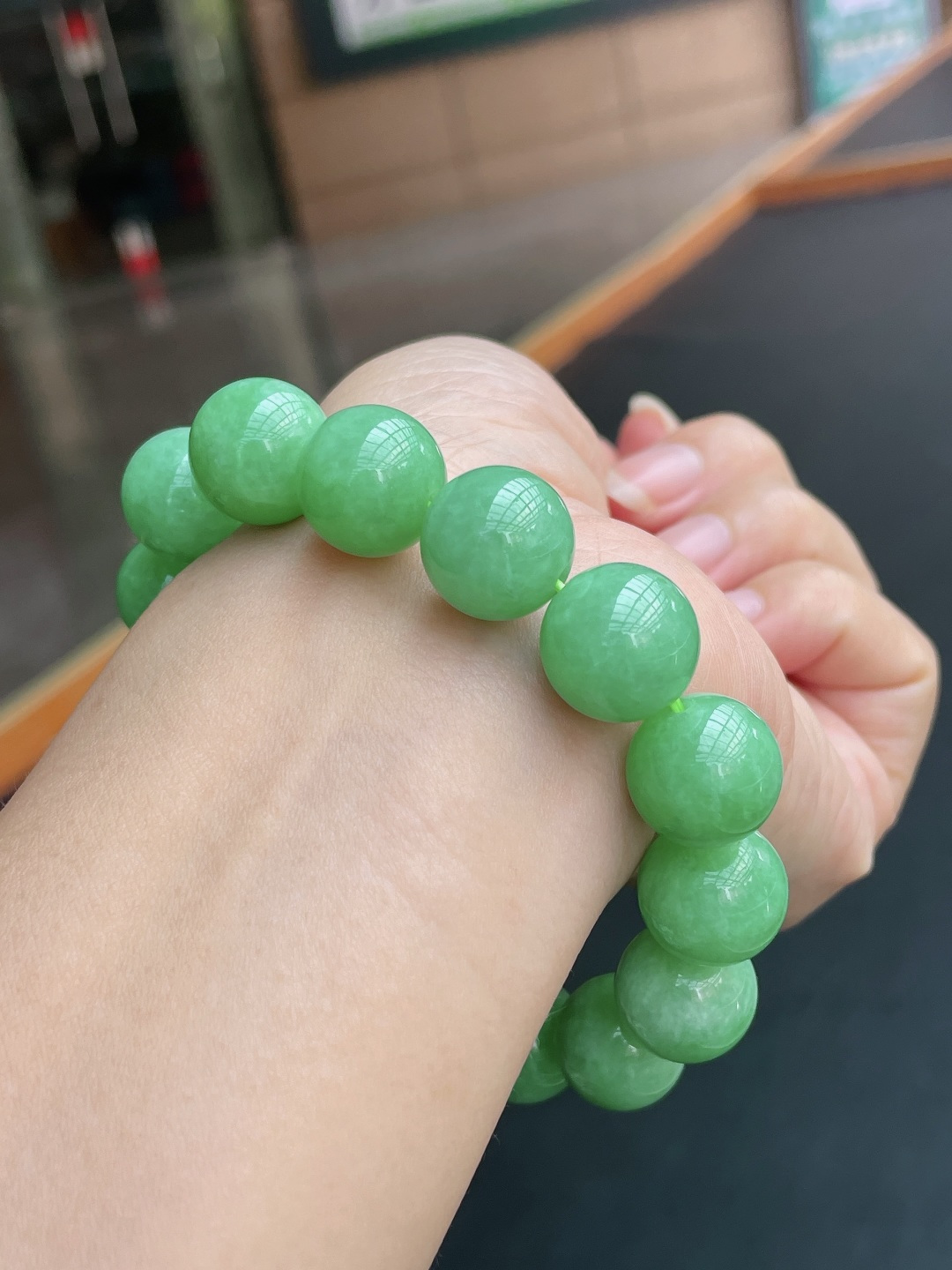 ️ 满绿手串 色泽浓郁，珠圆玉润 尺寸：13.1