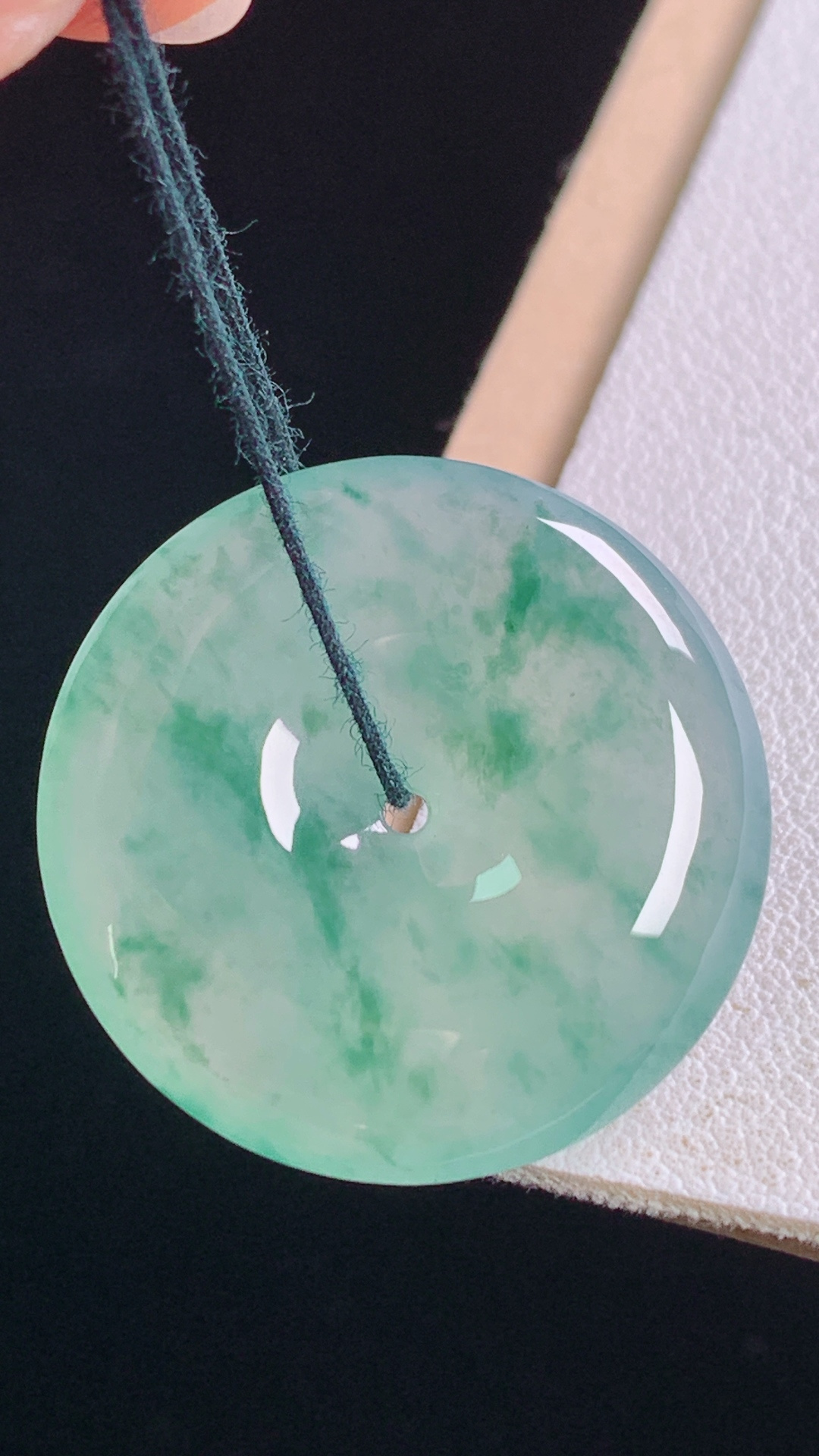 ️冰飘花平安扣 花色灵动，胶感十足，无裂 尺寸:26.1-5.4mm