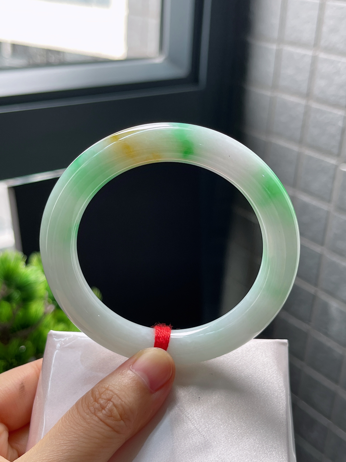 圈口54.8，糯化黄加绿翡翠圆条手镯 特色量少难得款