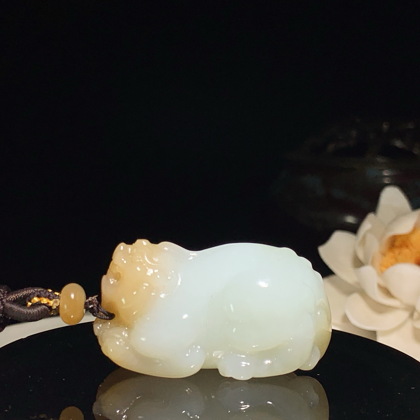 新疆且末糖招财貔貅挂件 尺寸40/20/21重31克。玉质细腻油润。手推出油。佩戴高端典雅。lt26
