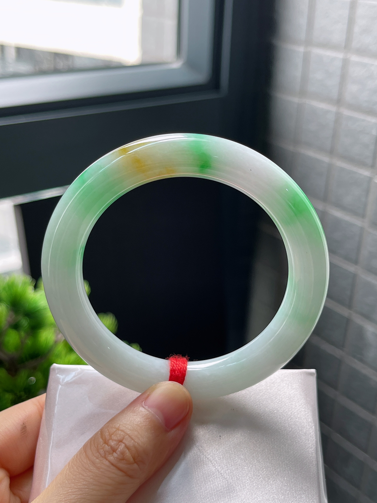 圈口54.8，糯化黄加绿翡翠圆条手镯 特色量少难得款