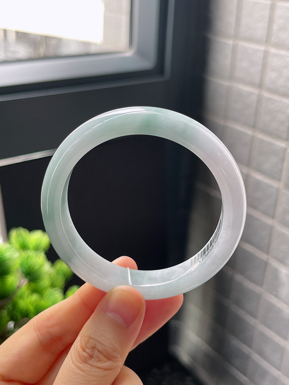 正圈53圈口，翡翠糯化种淡绿色手镯